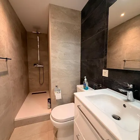 Marina View Escape - 2 Bedrooms ماربيا