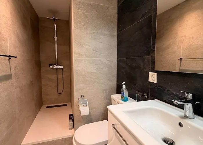 Marina View Escape - 2 Bedrooms ماربيا