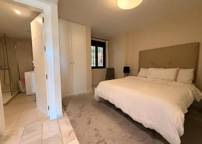 Marina View Escape - 2 Bedrooms * Marbella